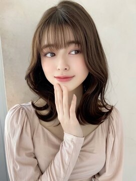 エインアンリー 明治神宮前(AIN.ANLY.) ラウンドバングレイヤーカットアッシュブロンドカラー