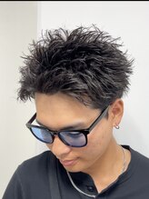 男らしさを引き立てる短髪爽やかさとエッジを両の立スパイキーショート[広島駅/men's/スパイキーショート]