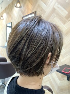 スタンド(STAND) クリアベージュ　柔らか丸みショート　【STAND】