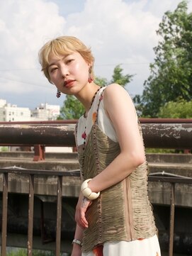 ニーナ(NINA) ハイトーンショートヘア