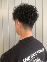 アンド アノン(and anon)&nbsp;波巻きツイストスパイラルパーマ　束感　アップバング 黒髪