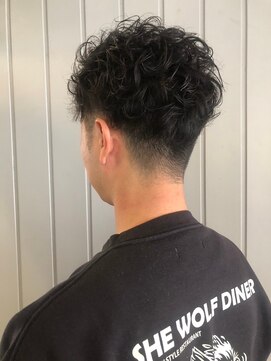 アンド アノン(and anon) 波巻きツイストスパイラルパーマ　束感　アップバング 黒髪