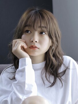 レボル(REVOL) 柔らかなウェーブが魅力のナチュラルロングスタイル