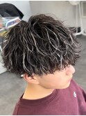 渋谷メンズハイライトカラーメッシュカラー緩めスパイラルパーマ