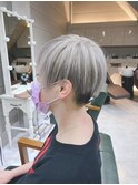 グレーシルバーツーブロック刈り上げ女子/ブリーチデザイン原宿