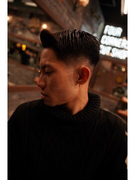 フォーコーナーズカットショップスリーセント 栄(FourCornersCutShop 3/cent) フェードショート