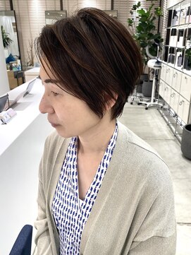 ステア ケース(stair case) 大人ショート/ショートボブ/白髪ぼかしハイライト/銀座/武蔵小杉