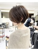 40.50代前下がりショートボブ×白髪ぼかしハイライト【湯本】