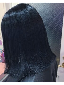 ベティ(Bettie) ネイビーアッシュブラック×切りっぱボブ