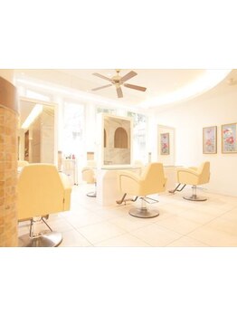 30代40代50代～の大人女性の魅力を引出す裏路地サロンRAGUEL。癒される落ち着いた空間で贅沢なひと時を―