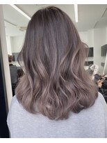 アライブ キチジョウジ(ALIVE Kichijoji)&nbsp;エアータッチバレイヤージュ白髪ぼかし／ケアブリーチハイライト