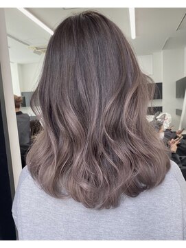 アライブ キチジョウジ(ALIVE Kichijoji) エアータッチバレイヤージュ白髪ぼかし/ケアブリーチハイライト