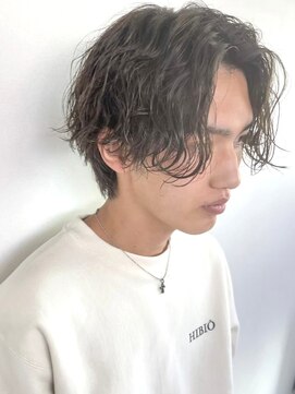 ウェイビーエフティフィフス 横浜西口(WAVEY ft.fifth) ツイストスパイラルパーマ波巻き無造作刈り上げ前下がりマッシュ