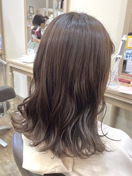 アルターリール(aL ter Rire) 黒髪/グレーベージュ/レイヤーロング/前髪パーマ /中村郁未