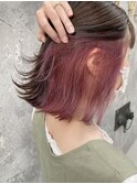 インナーカラーピンクカラー外ハネ切りっぱなしボブ