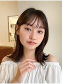 ミディアムレイヤーカットおくれ毛オリーブベージュワンカール