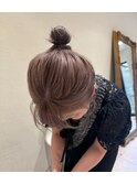 淡いピンクベージュ