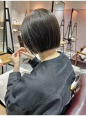 切りっぱなしミニボブ大人かわいい小顔オリーブベージュ髪質改善