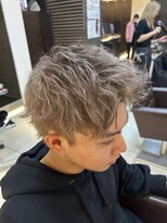 フォルテ 草薙店 ホワイトベージュ スパイキーショート