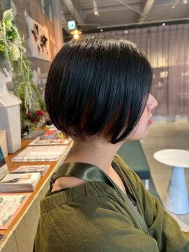 ギネス(Giness) タイトミニボブ×インナーレッド