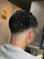 メグロバーバーショップロッポンギ 目黒六(MEGURO BARBER SHOP 6PPONGI)&nbsp;フェザーショート /フェードカット