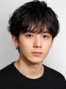 【feliceMICHI 別曽 遥也】緩めパーマ 黒髪 束感