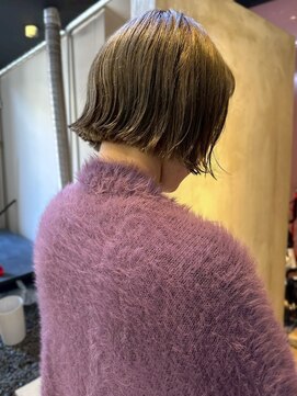 切りっぱなしボブ 外ハネボブ オリーブグレージュ 透明感 20代