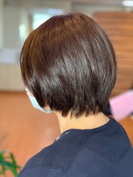 アークスヘアー 艶べージュスタイリング簡単♪小顔見せ丸みショート