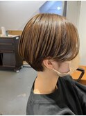 大人かわいいセンターパート小顔ショート
