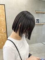 ルアナ(Luana) 切りっぱなしボブ × ダークグレージュ