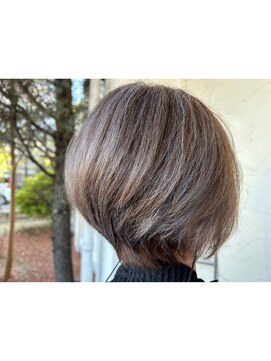 ミュゼプリュム(Musee plume) 白髪ぼかしカラー/ショート