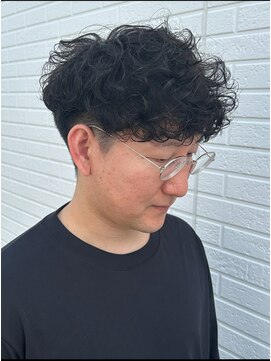 ヒュイル バイ ニアウ(Hwyl by Niau) メンズマッシュパーマスペインカールニュアンスパーマ眉毛