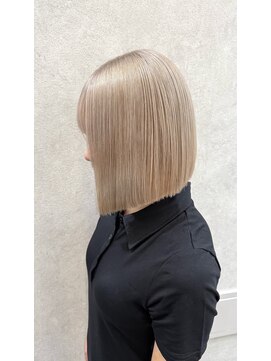 ロンド レア 天神大名店(Lond Le’a) ミディアムヘア/フェイスフレミング /暗めカラー/デザインカラー