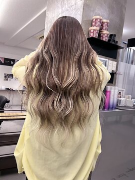 キング 心斎橋店(K!ng) ハイライトカラーミルクティーベージュレイヤーカット