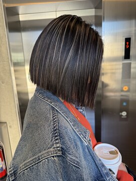 ルーフ 町田店(LUFE) 細めハイライトカラー× 切りっぱなしボブ