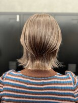 アドラ(ADLLA)&nbsp;王道人気！ミルクティーベージュ×ウルフカット