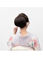 バポス ヘアサロン (BAPOS Hair Salon)&nbsp;和装のシンプルな大きめなシニオン3