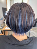 ボンドヘアステージ 良福寺店(BOND hair stage) ブルーのインナーカラーで大人ショート|さりげなく個性をプラス
