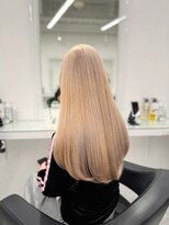 シー 池袋(SHE) ホワイトベージュ
