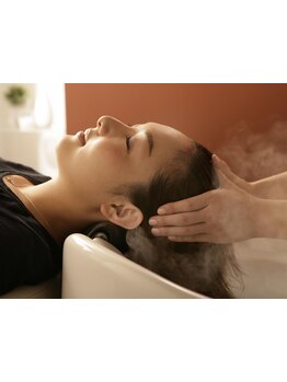 《頭皮用美容液を使った本格スパを提供》頭皮状態・髪質などに合わせた「あなた専用ヘッドスパ」が自慢◎