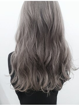 ゴットラトゥール(GOTTO LATOUR) ハイトーンなグレージュが最高に可愛い♪ゆるふわロングヘア☆