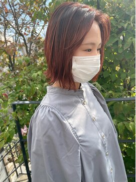 ツイギー 宮西店(TWiGGY) センターパートに赤髪ボブ