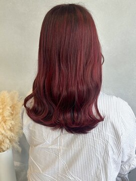 ミュラ(mulah) 明るめチェリーレッド暖色カラー＊コテ巻きセミロングヘア