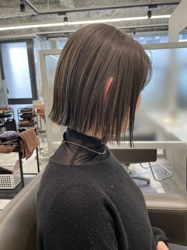 キートス(Kiitos) 切りっぱなしボブオリーブベージュグレージュボブ