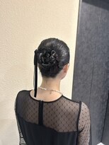 ミラ(Mila)&nbsp;パーマを活かした個性派タイトアレンジ★/お呼ばれ.結婚式