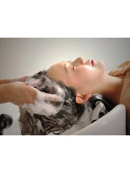 フルフラットのシャンプー台で極上の癒しをご提供#髪質改善#縮毛矯正#ブリーチなしダブルカラー#ハイライト