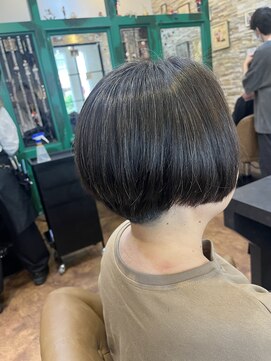 ヘアーラウンジ アンフィ 井土ヶ谷(Hair Lounge Anphi) 刈り上げボブ
