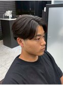 毛流れセンターパート　ツーブロック 刈り上げ ナチュラル