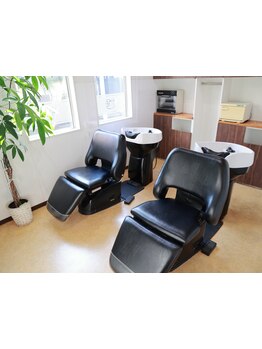 植物由来のヘアケア材で、髪や頭皮の負担を軽減◎あなたの髪を優しくいたわり、そして美しく仕上げます。