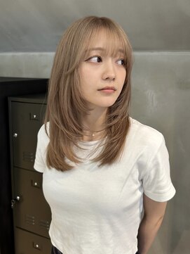 ニキータ(Nikiita) 〈似合わせレイヤーカット/ミルクティーベージュ〉